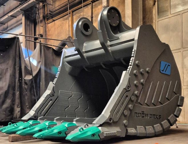 Extra Heavy-duty rock bucket for Volvo EC950. - 2300 mm width - delta lip 100 mm thickness - Esco Nemisys N70 tooth system...